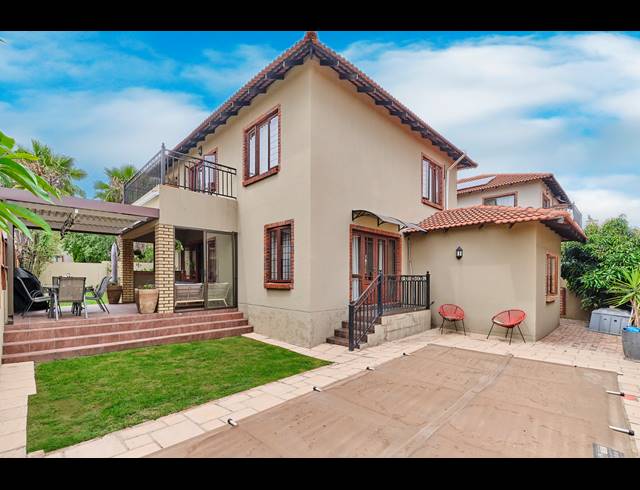 4 BEDROOM FREEHOLD SOLD IN NORTH RIDING